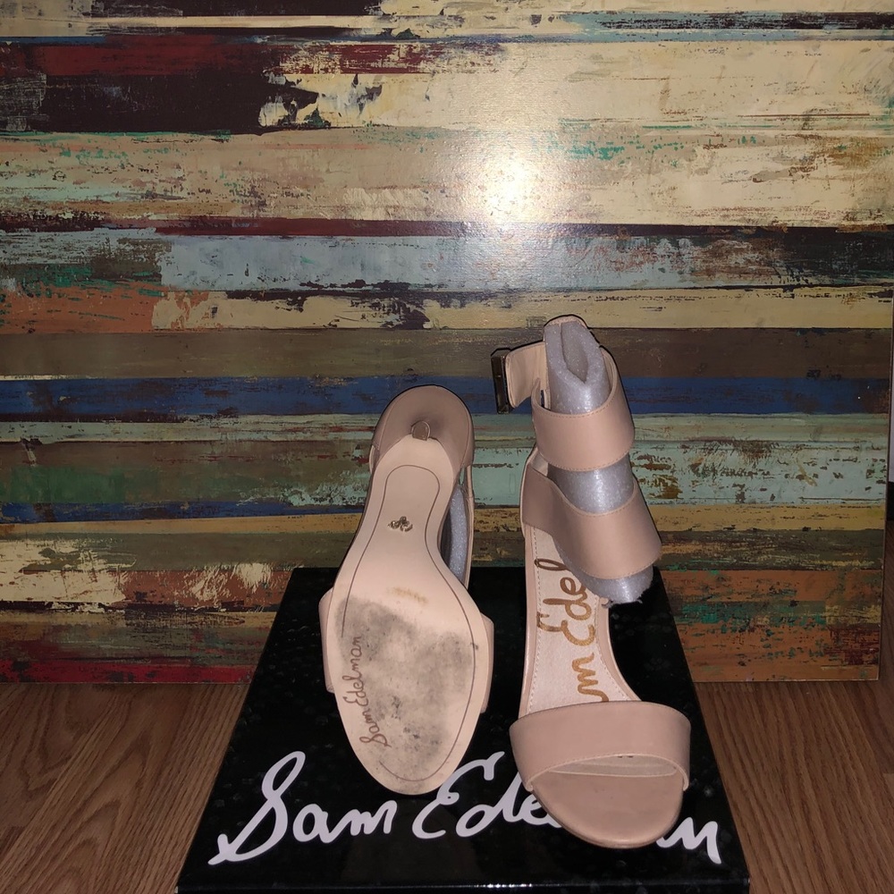 Tan heel sandals.